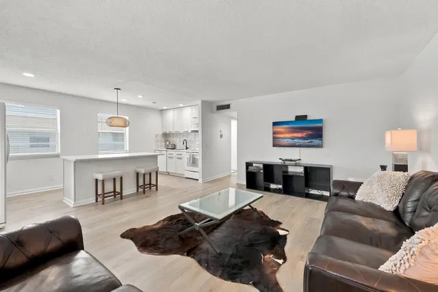  Residence photo 9