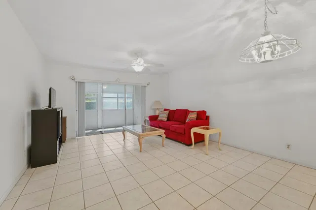 Unit 112 photo 3