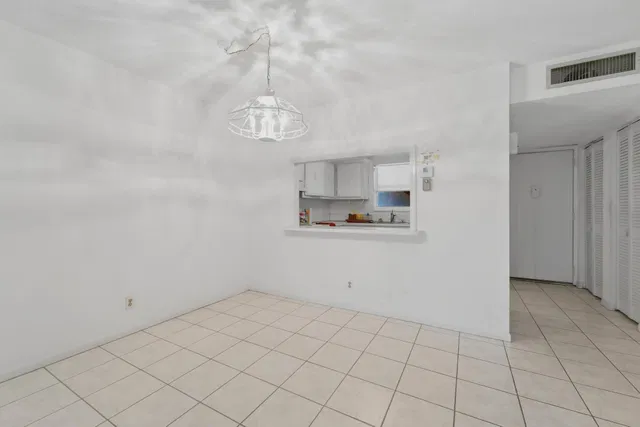 Unit 112 photo 5