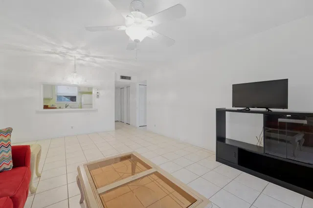 Unit 112 photo 9