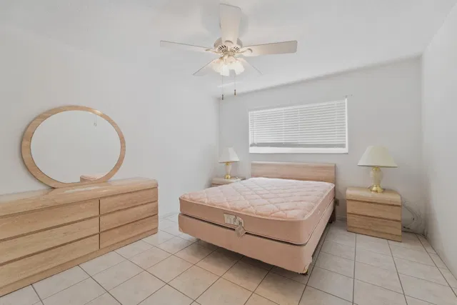 Unit 112 photo 11