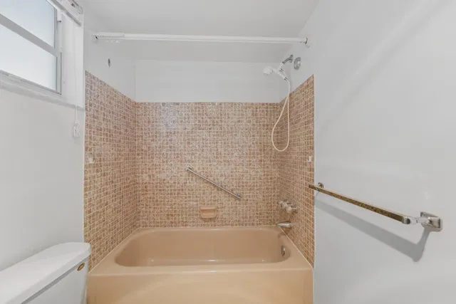 Unit 112 photo 16