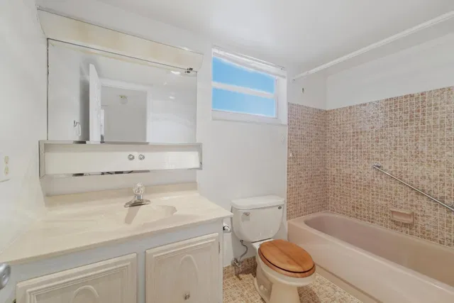 Unit 112 photo 17