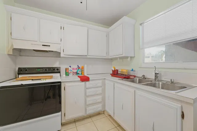 Unit 112 photo 18