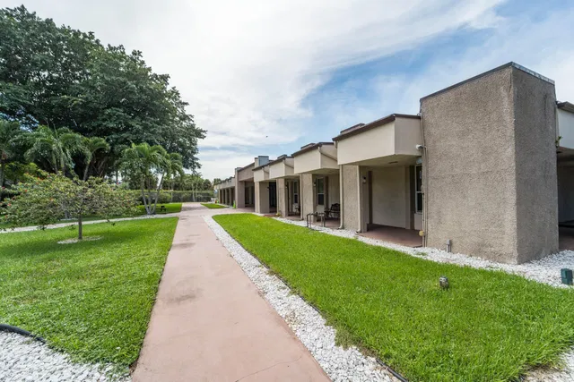 Unit 112 photo 23