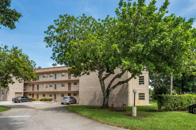 Unit 112 photo 28