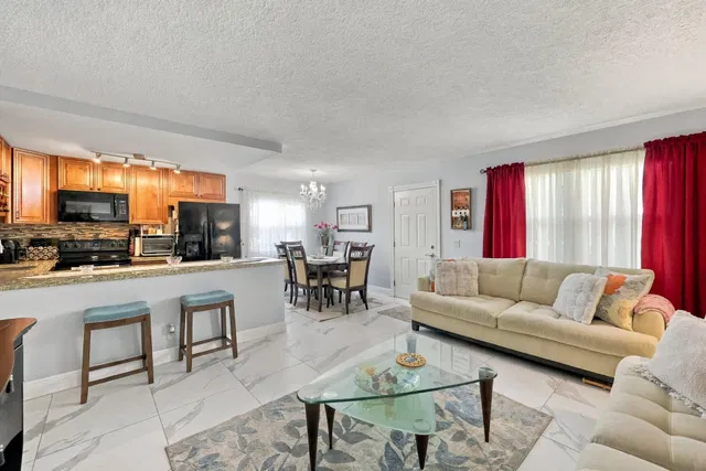  Residence photo 4