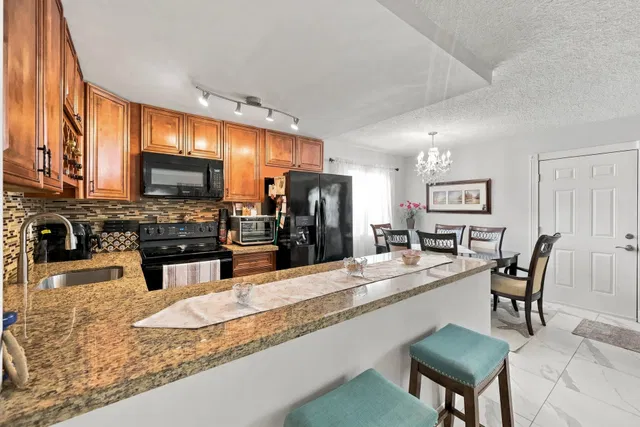  Residence photo 6