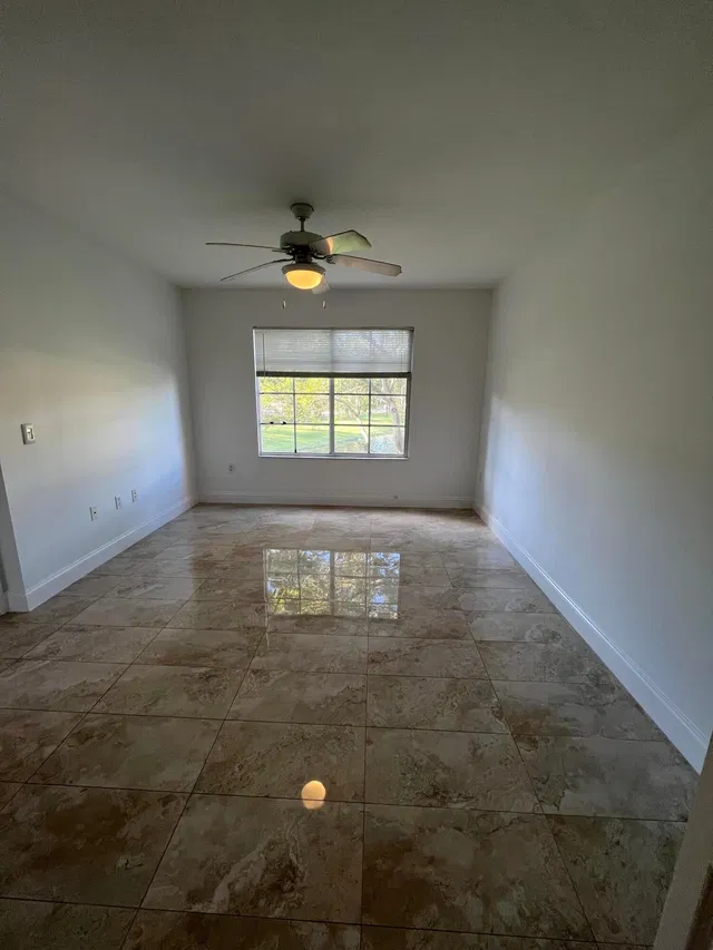 Unit 204 photo 4