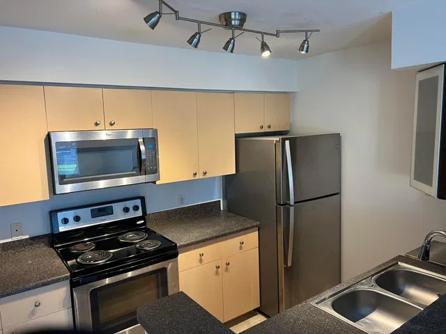 Unit 204 photo 5
