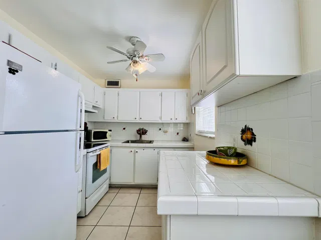 Unit 173 photo 4