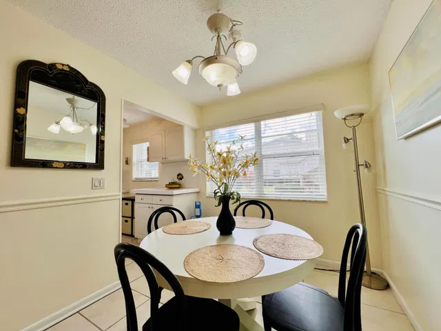 Unit 173 photo 5