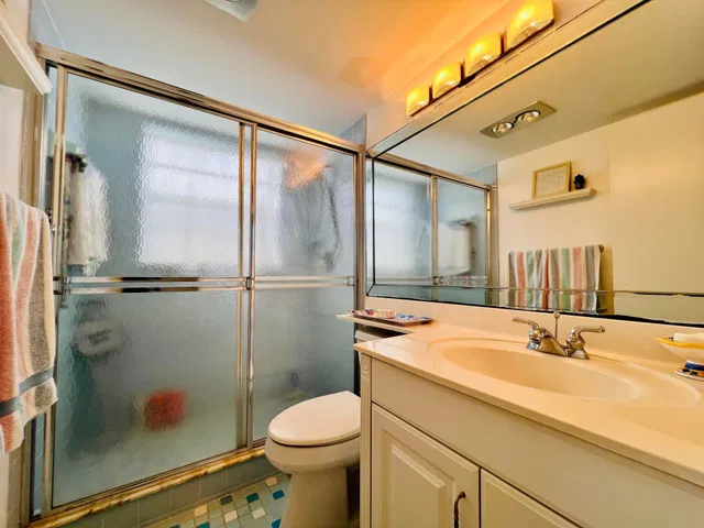 Unit 173 photo 7
