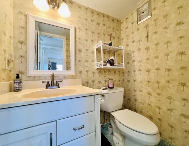 Unit 173 photo 9