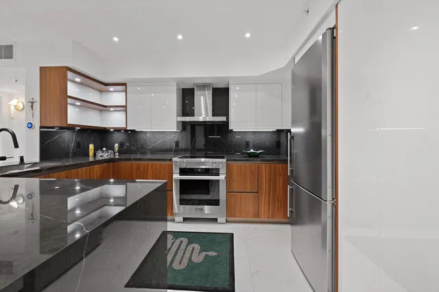 The Prado Unit 315 photo 6