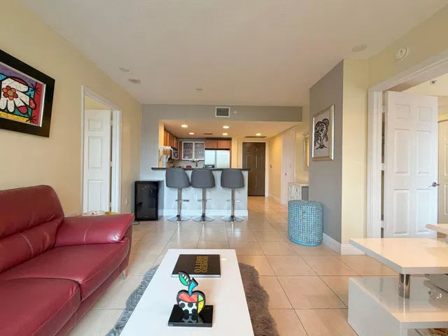 610 Clematis Unit 226 photo 2