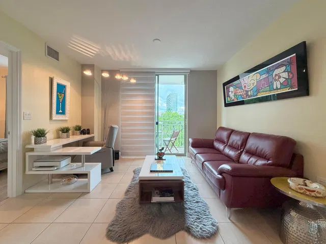 610 Clematis Unit 226 photo 5