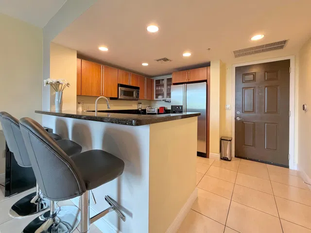 610 Clematis Unit 226 photo 9