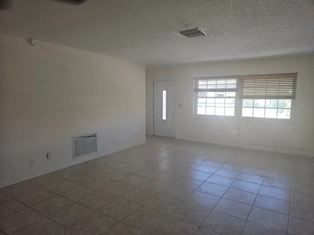 Residence photo 3