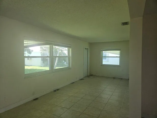 Residence photo 4