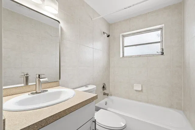 Unit 122 photo 7