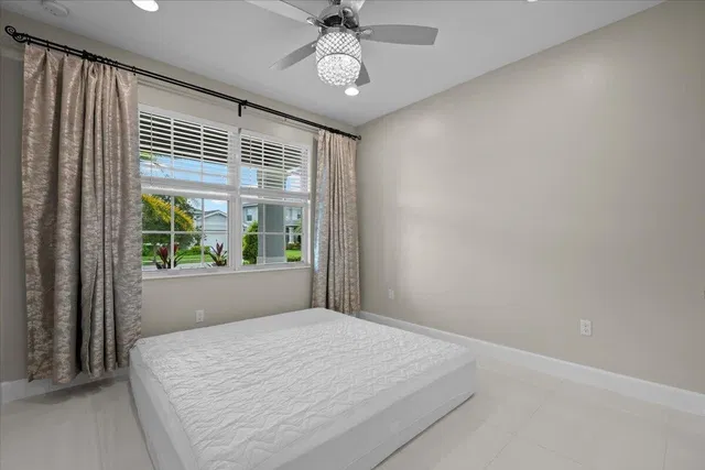Residence photo 12