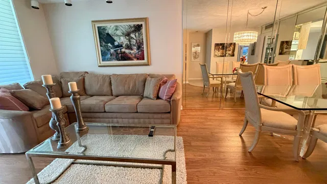 Unit 203 photo 4
