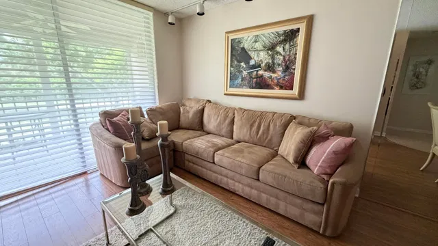 Unit 203 photo 5