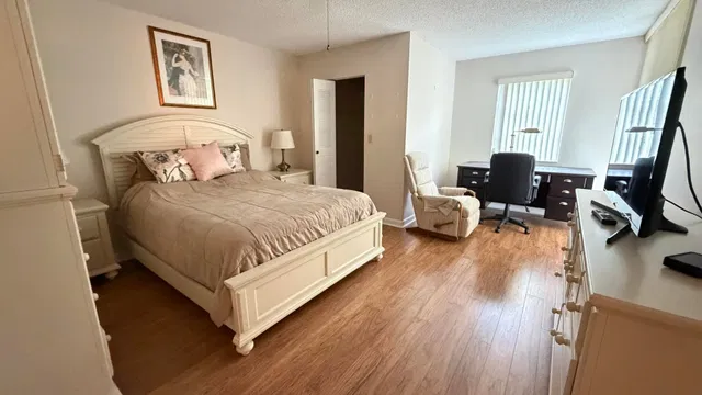 Unit 203 photo 7
