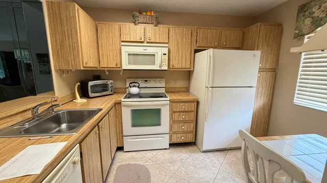 Unit 203 photo 8