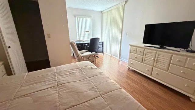 Unit 203 photo 12