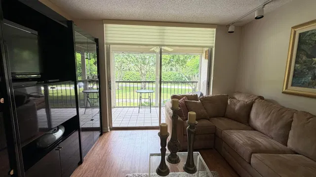 Unit 203 photo 16