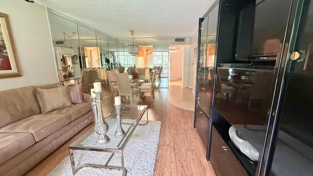 Unit 203 photo 17