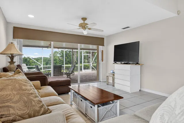 Residence photo 32