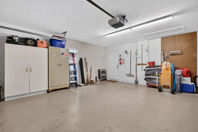 Residence photo 36