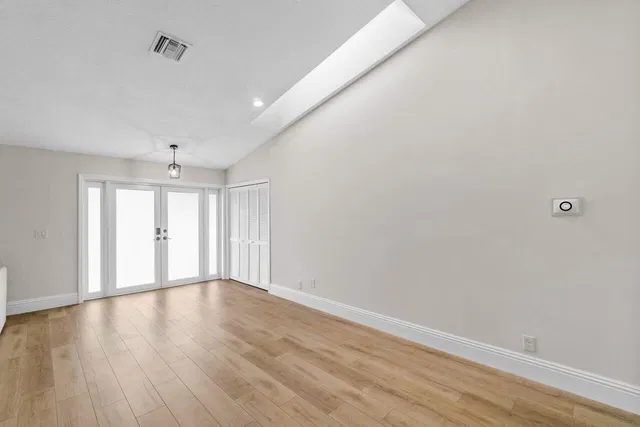 Residence photo 2