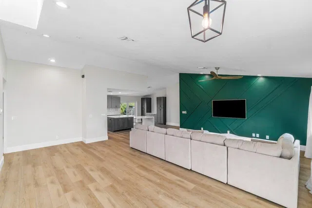 Residence photo 3