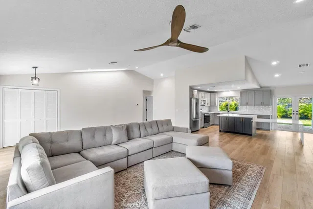 Residence photo 5