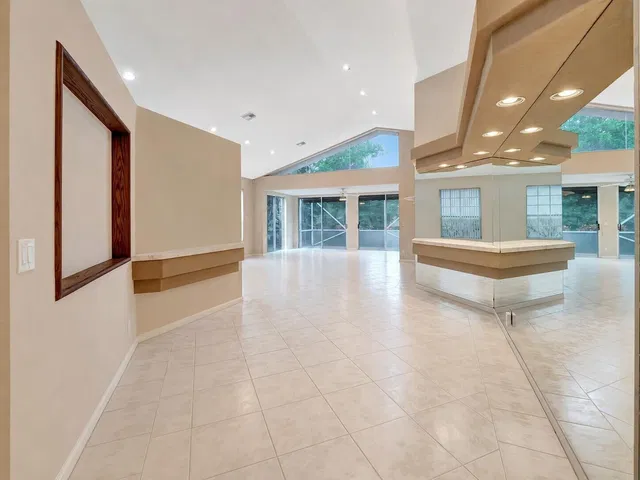 Residence photo 9