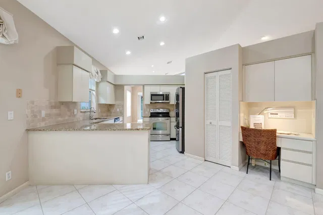 Residence photo 19