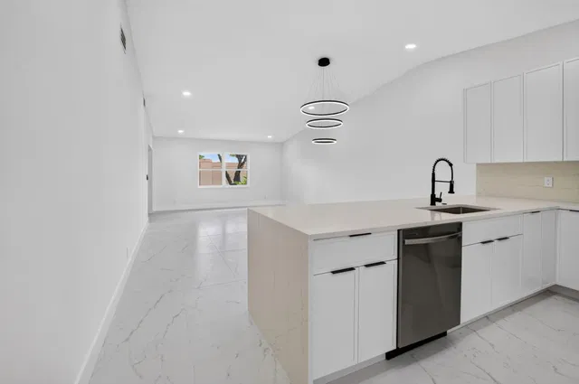 Residence photo 4