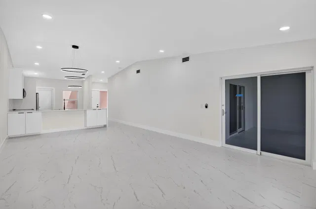 Residence photo 12