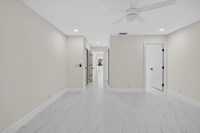 Residence photo 17