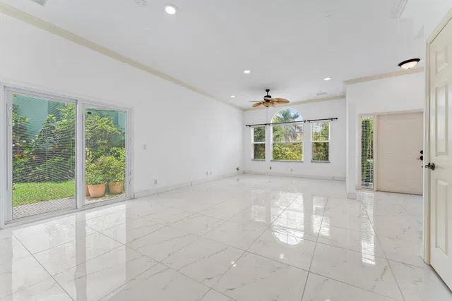 Residence photo 5
