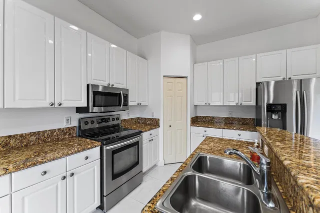 Residence photo 12