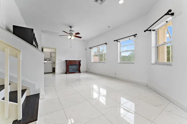 Residence photo 16