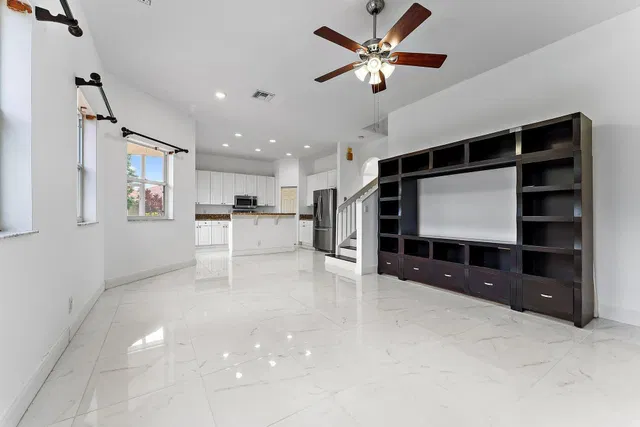 Residence photo 17