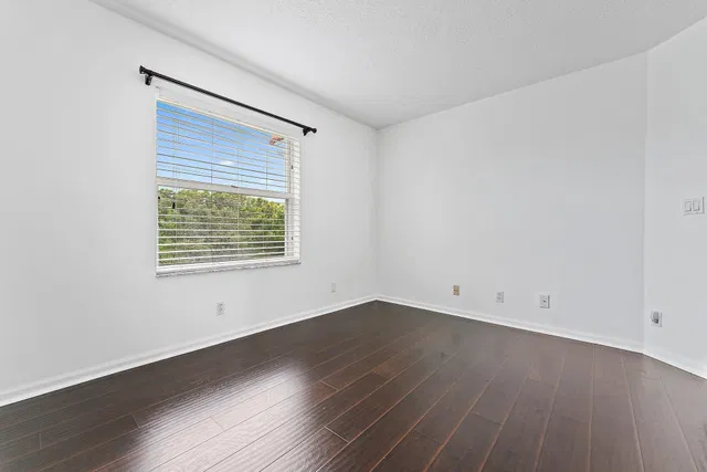 Residence photo 31