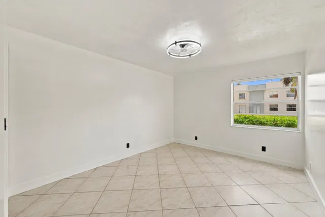 Unit 541 photo 5