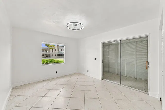 Unit 541 photo 7